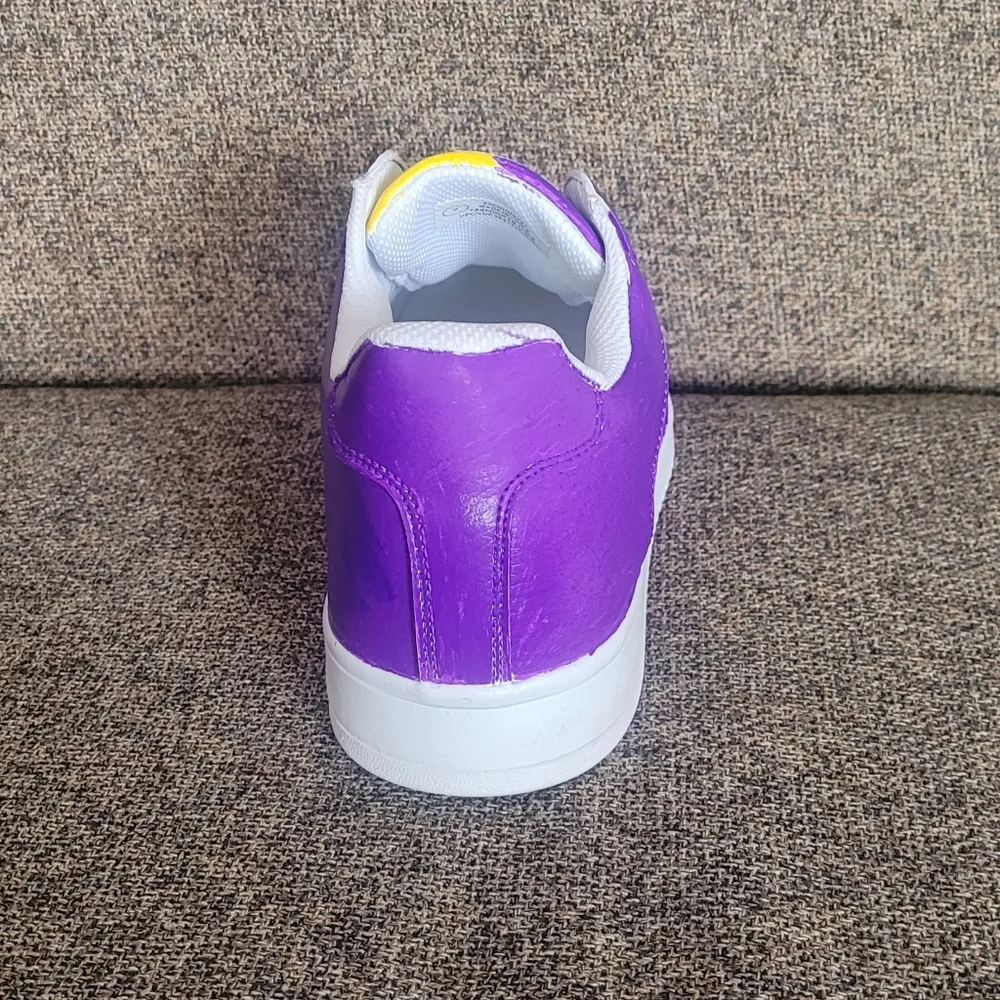 Custom Basketball Shoes - Picture 4 of 5